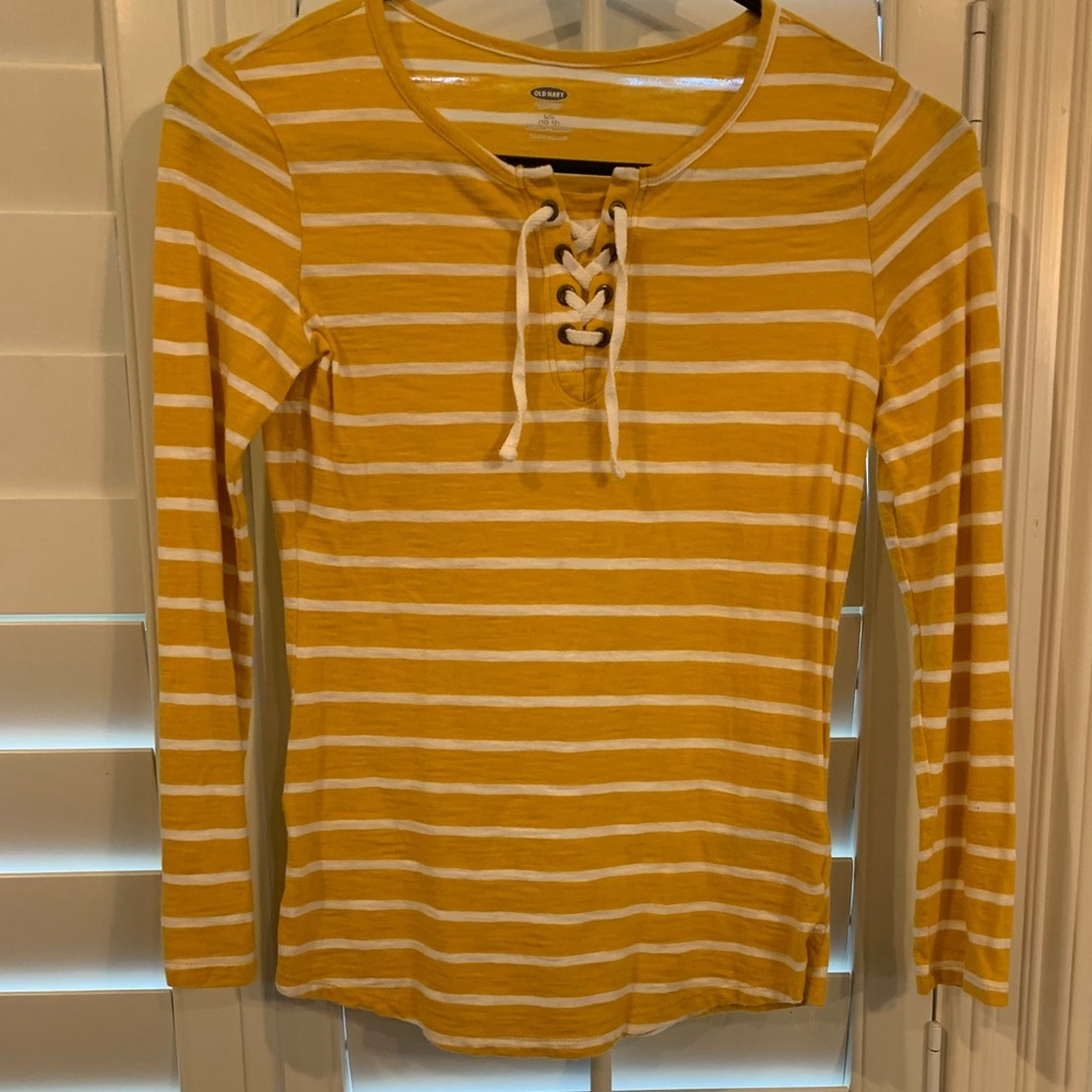 LONG SLEEVE SHIRT W/ CRISS CROSS NECK LINE